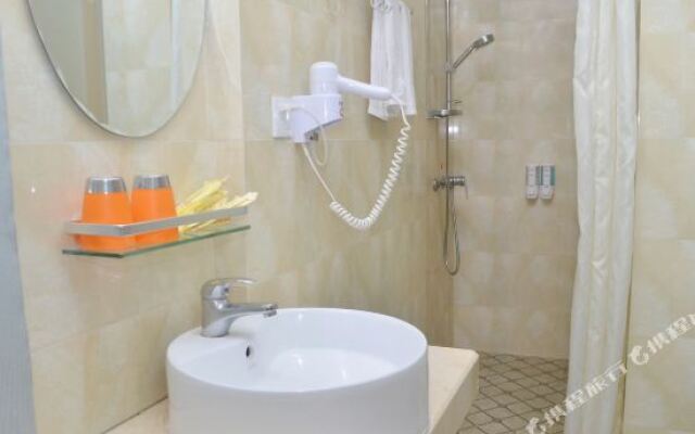 Yihai Hotel