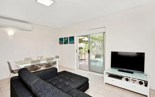 Beachcomber Unit 2 7 Dingle Ave