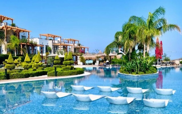 Luxurious Seafront Penthouse