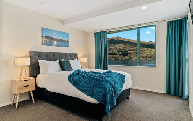 Lakefront Living At Remarkables - West