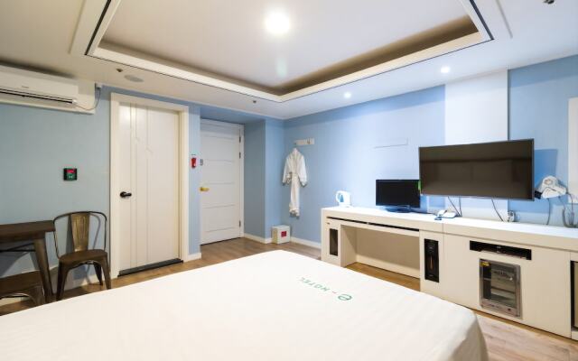E Hotel