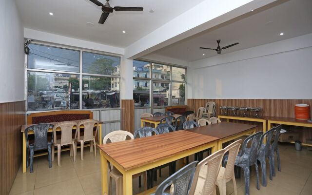 OYO 5239 Hotel Satya Shree