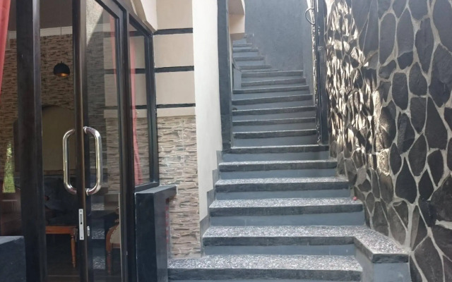 Café Johan Home Stay Senggigi