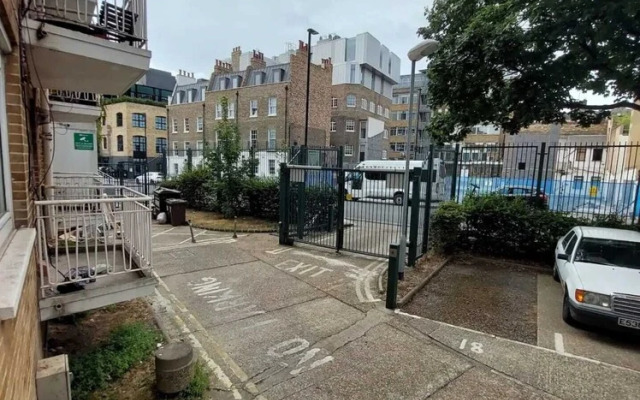 Spacious 3 Bedroom Apartment Near Camden With Balcony