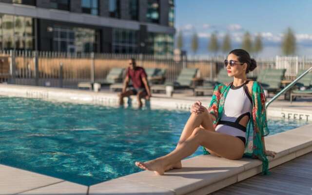 Deedee's Sky Rise Apartments - Newport 2