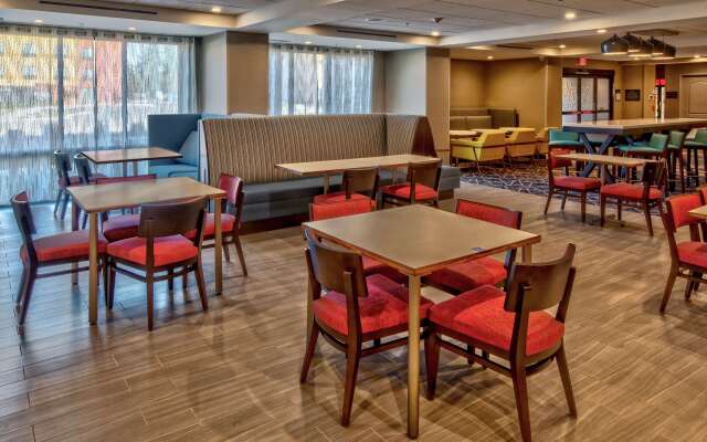 Hampton Inn Fresno Airport