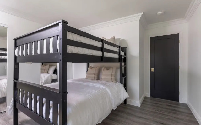 Old Town Fashion-pool-putting Green-bbq Grill