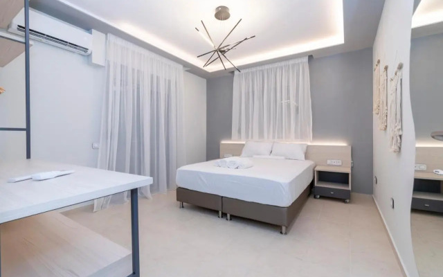 SithoniaRS Luxury Ground Floor Apartment With Private Garden