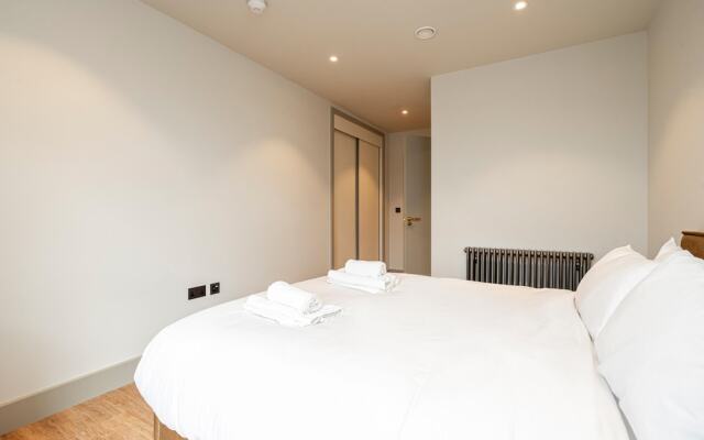 Spacious Flat in North London
