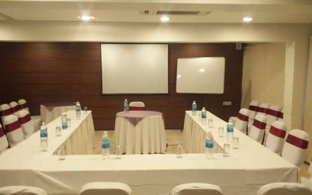 OYO 9677 Hotel Surya