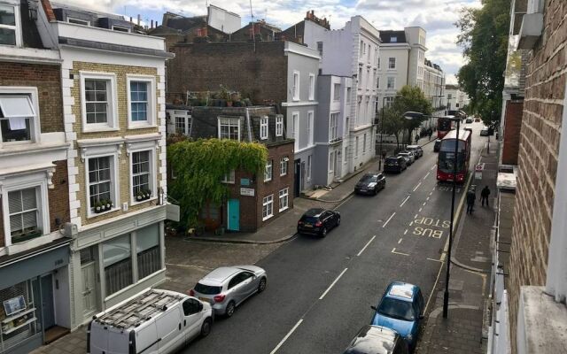 Top Floor Compact Apartment Notting Hill