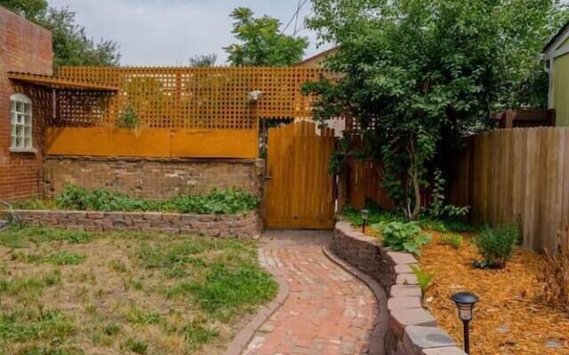 The Traveler's Nook Walk to City Park