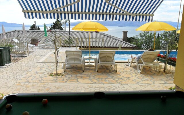 Apartment Zlato - with pool : A3 Lovor  Senj, Riviera Senj