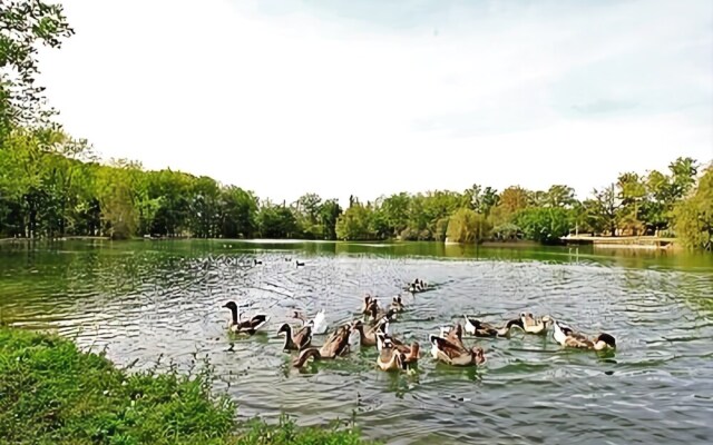 Logis Hostellerie de lAuberge de LÉtang Bleu