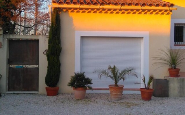 Apartment With One Bedroom In Le Thor With Shared Pool Enclosed Garden And Wifi 80 Km From The Beach