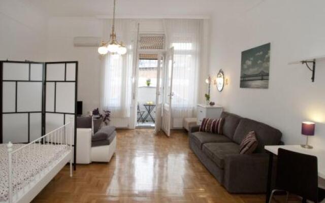 Alice Apartment