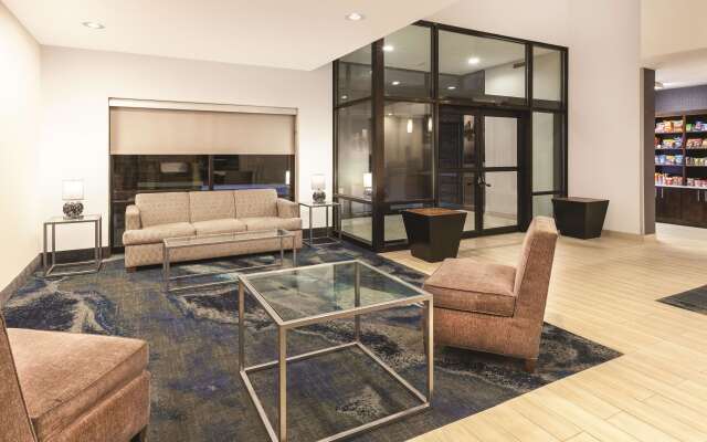 La Quinta Inn & Suites by Wyndham Philadelphia Airport