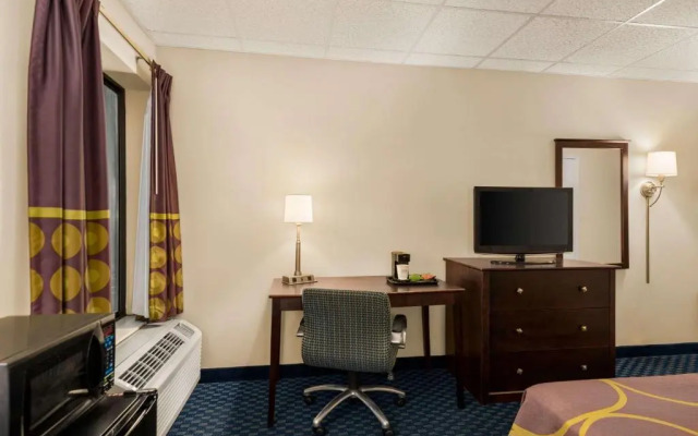 Super 8 Liverpool/ Syracuse Area