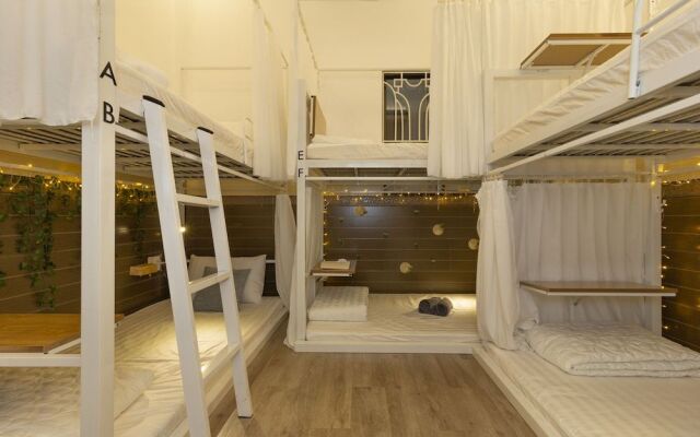 The Art - Nice To Home Saigon - Hostel