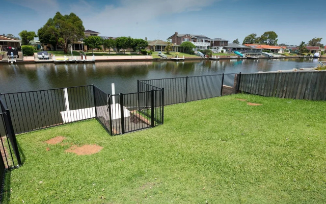 Lake House on Elouera