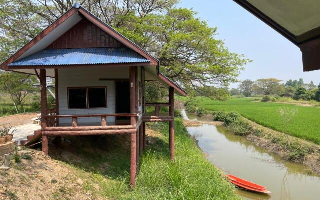 Rain Tree Cafe & Homestay