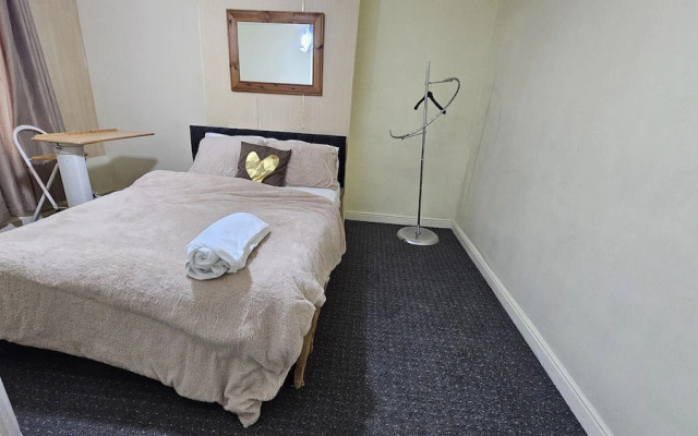 Beautiful 1-bed House in Leeds
