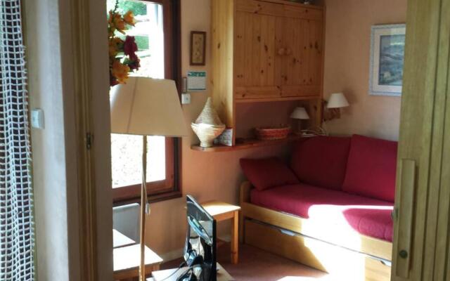 Appart en rez de jardin clos face au Mont BLANC