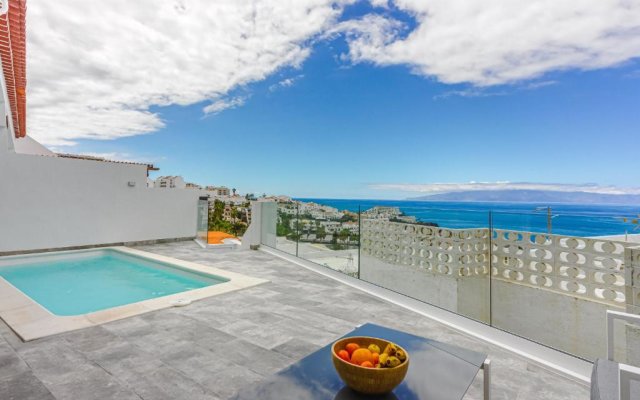 Fabuloso Bungalow con Vista Panorámica y Piscina Privada.