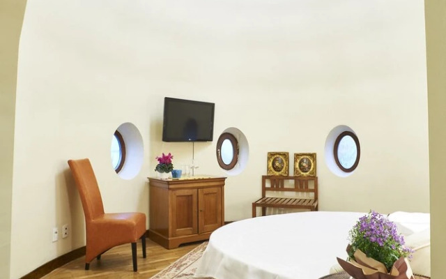 Cozy Attic Room IV
