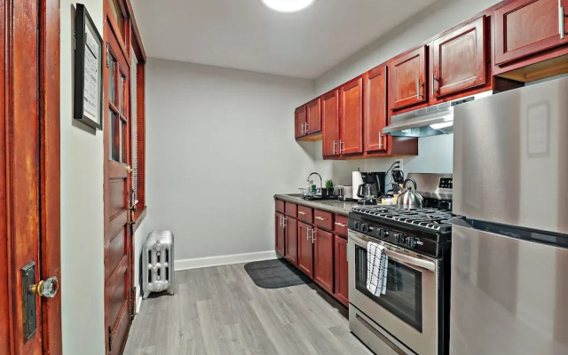 1BR Airy Apt- Barry 2