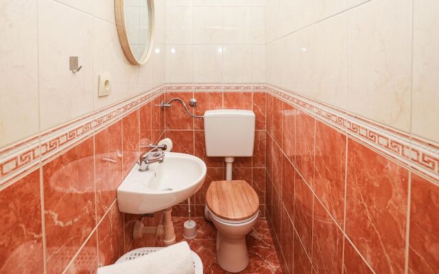 Apartment With Balcony, 5 min Walking to the Beach