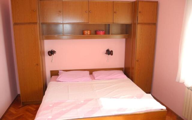 Apartment 2 Anamarija 41 pax