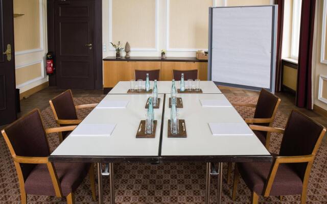 Schloss und Gut Liebenberg