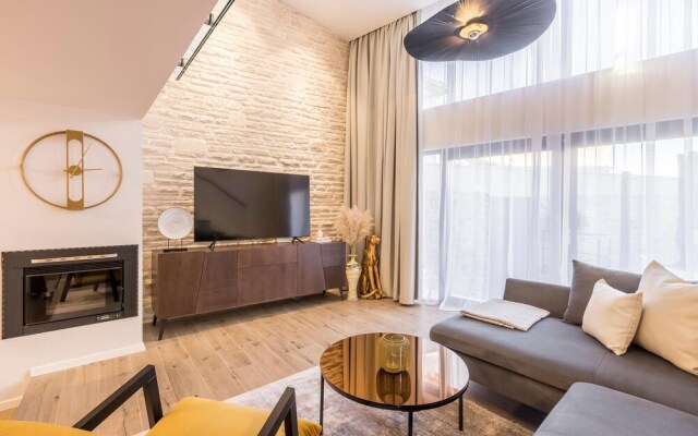 Amazing Home in Supetar With Jacuzzi, Wifi and 2 Bedrooms