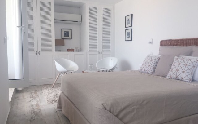 Quinta B. - Adults Only