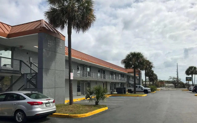 Super 8 North Charleston