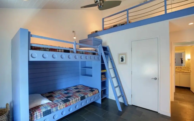 A Blue Boyd's Nest - 4 Br Home