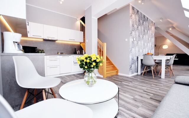 Golden Sun Apartments - Port