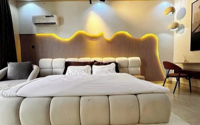 Shortlets Apartment by Tomi