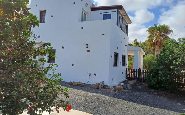 Lajares Villa-sleeps 6-free Parking-playground