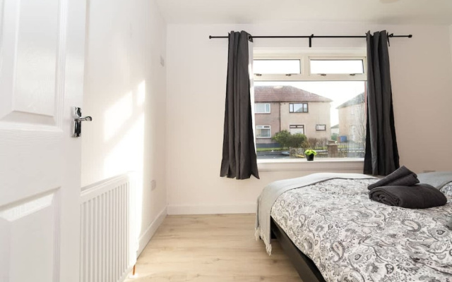 4 Bedrooms-2bath-free Parking