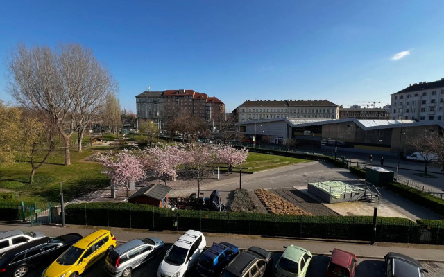 R8 Guest house by Small Home Budapest