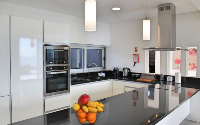 Modern cliff-top villa, panoramic sea-views, A/C, heated pool | Cliffscape