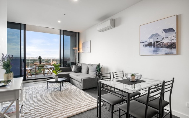 Bright 1-bed Apartment Near Beach and Cafes – Balcony – Melbourne