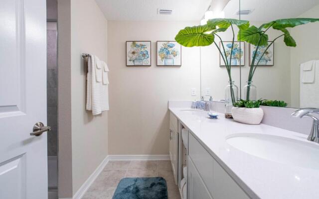 Amazing Home With Mickey Themed Decorated Bedroom Near Disney