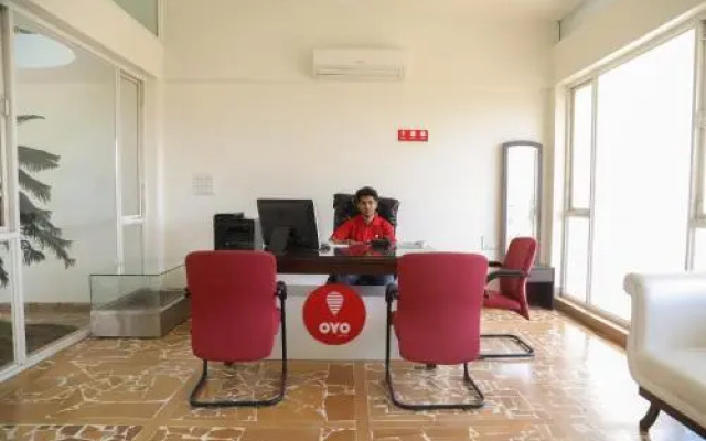 White Hall By OYO Rooms