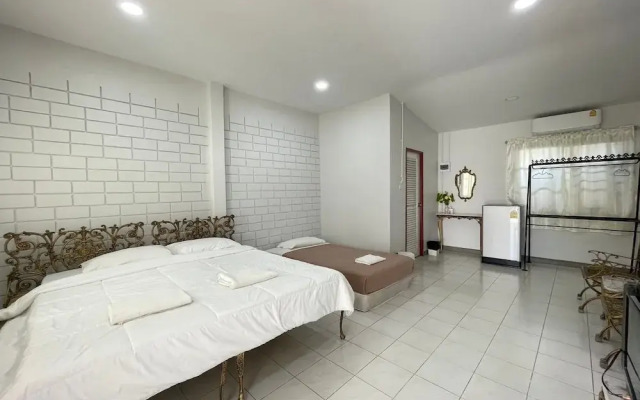 Chang Phueak Chao Samran Beach