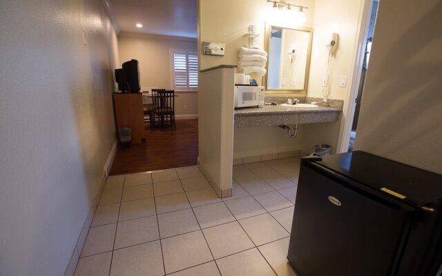 Gateway Thunderbird Motel