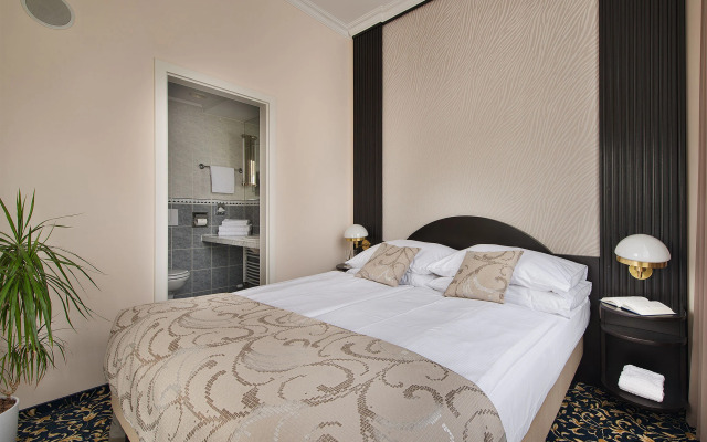 EA Hotel Royal Esprit