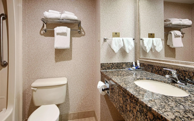 Best Western Plus Toronto Airport Hotel
